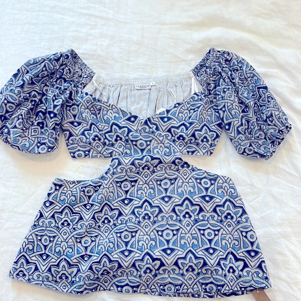 NWT, Chakeris Blouse with side cut outs M